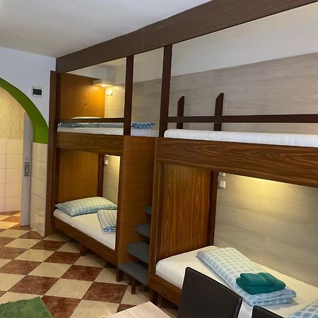 Viktoria Hostel Виена Екстериор снимка