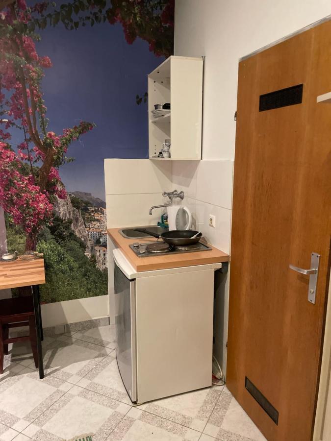 Viktoria Hostel Виена Екстериор снимка