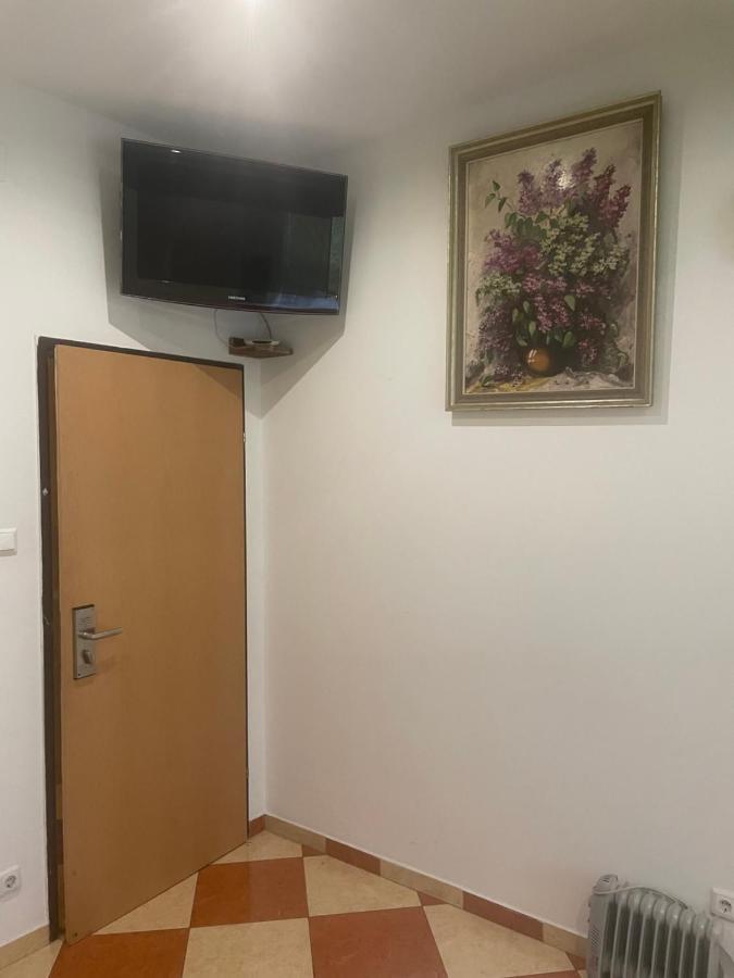 Viktoria Hostel Виена Екстериор снимка