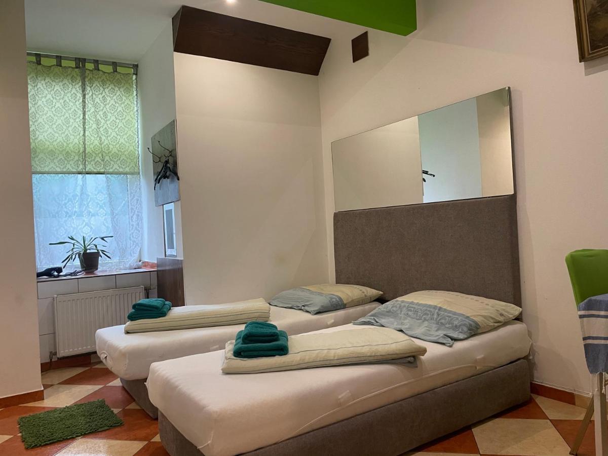 Viktoria Hostel Виена Екстериор снимка