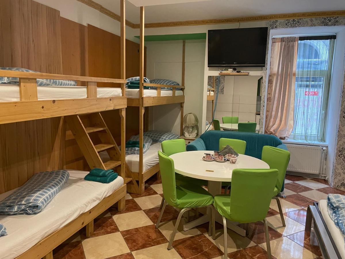 Viktoria Hostel Виена Екстериор снимка