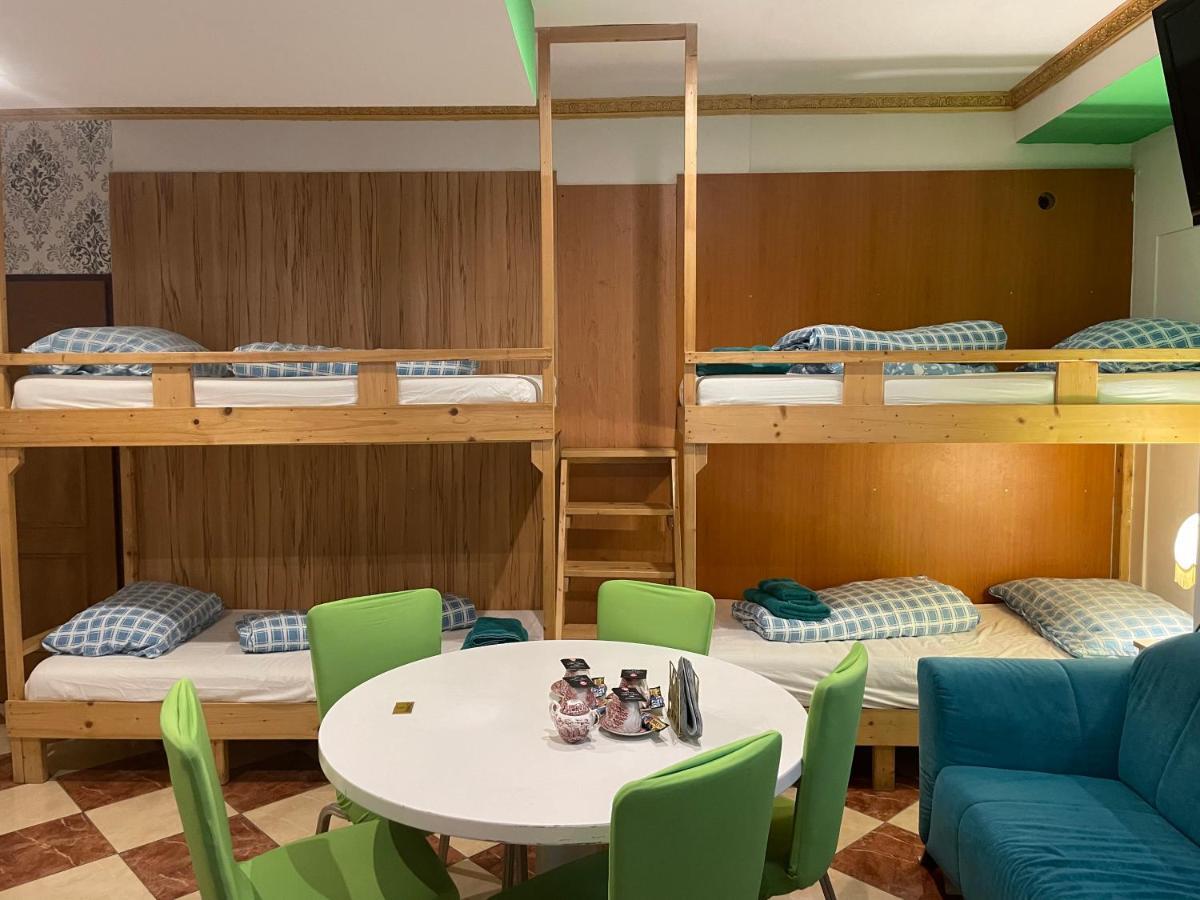 Viktoria Hostel Виена Екстериор снимка