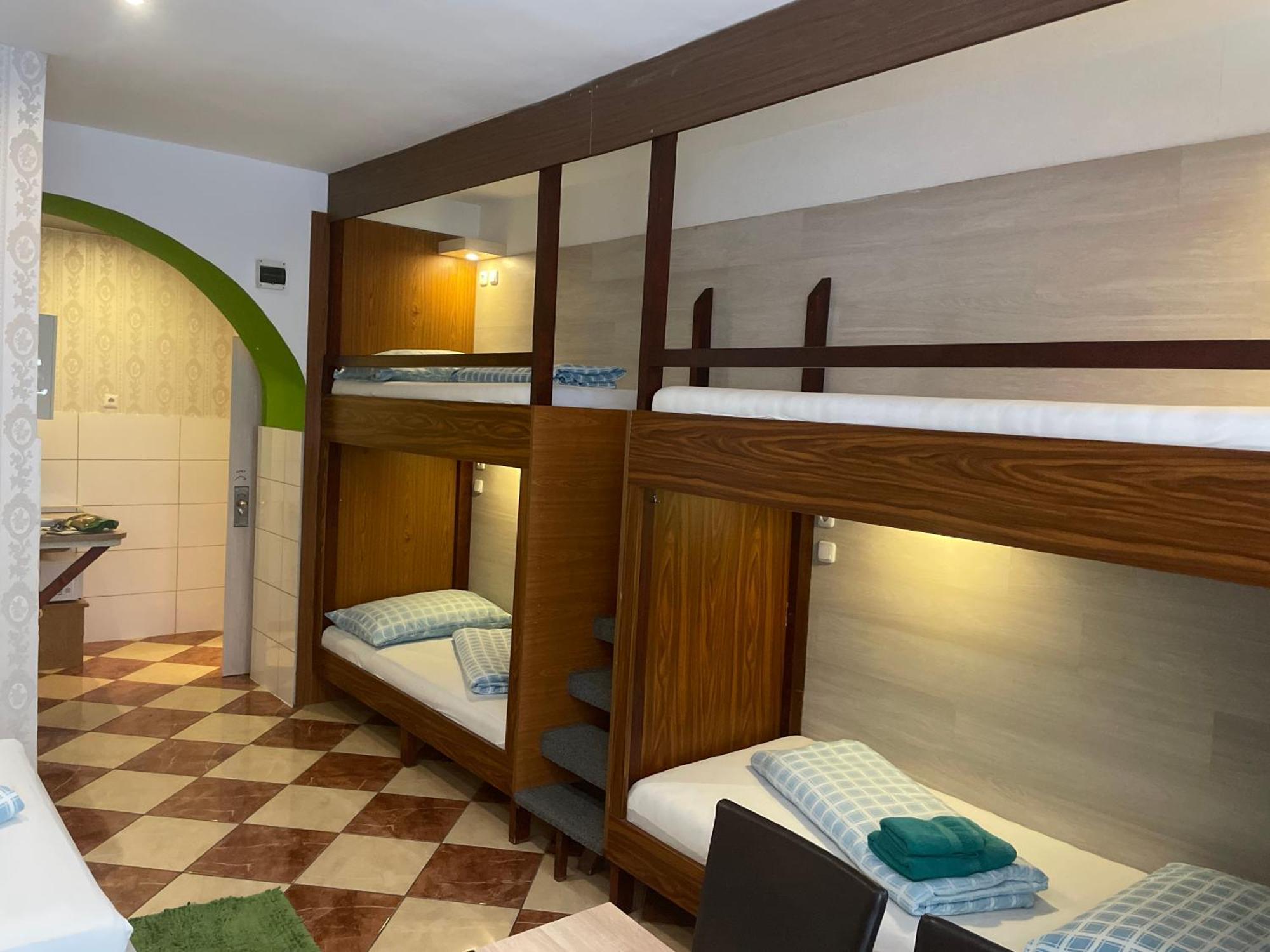 Viktoria Hostel Виена Екстериор снимка