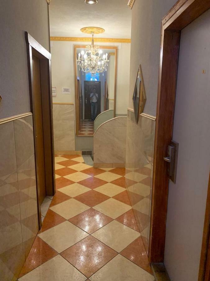 Viktoria Hostel Виена Екстериор снимка