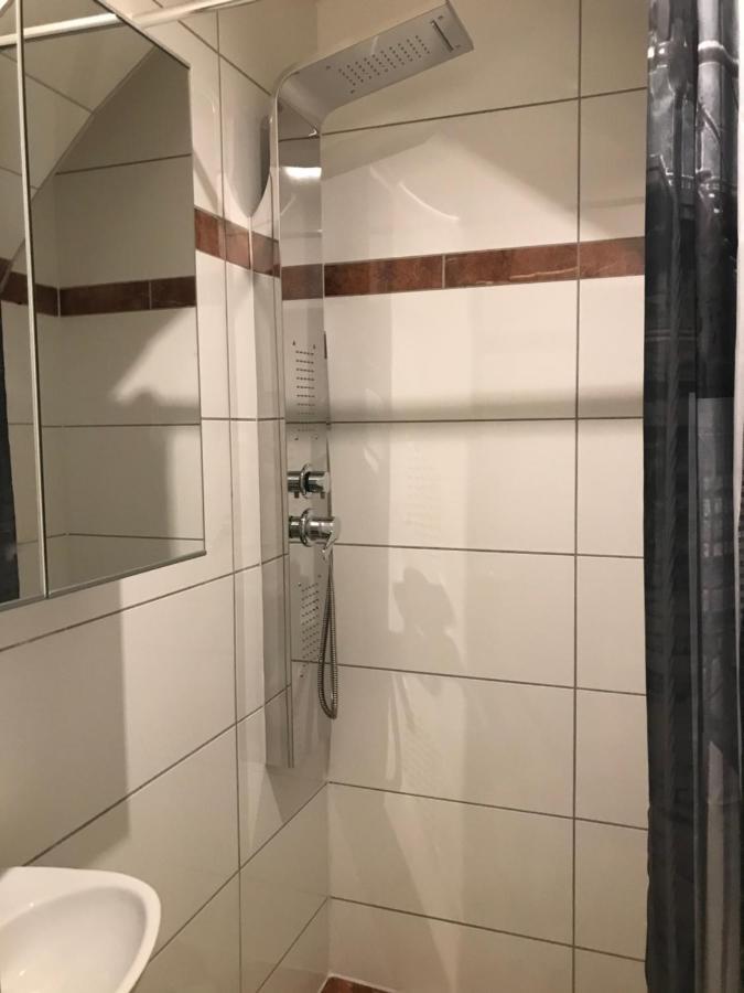 Viktoria Hostel Виена Екстериор снимка