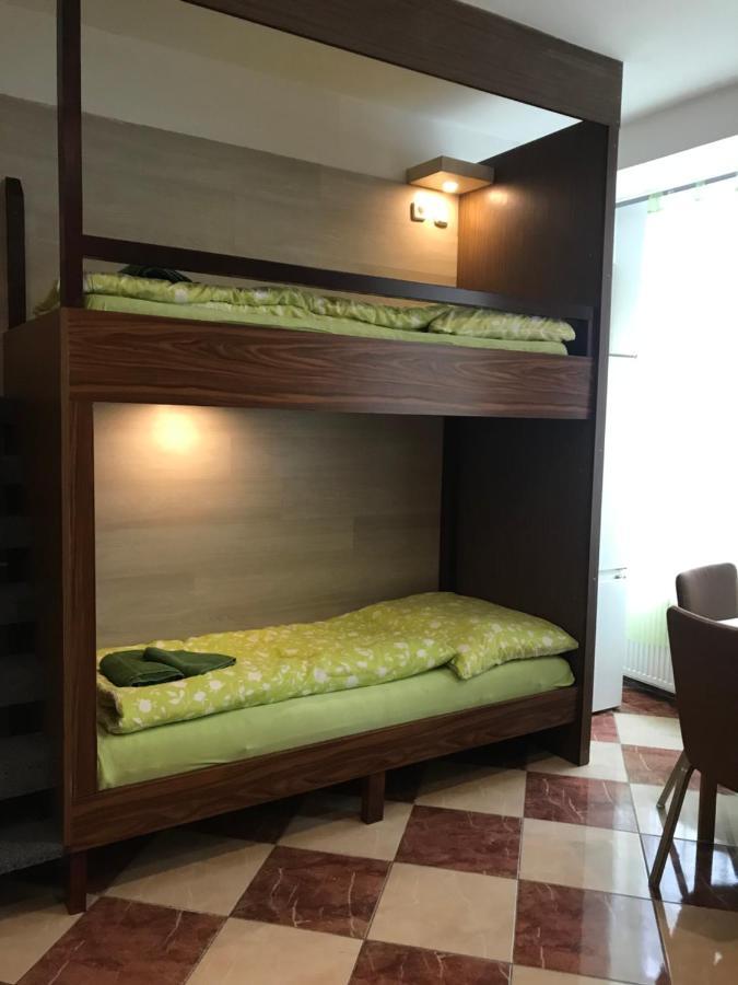 Viktoria Hostel Виена Екстериор снимка