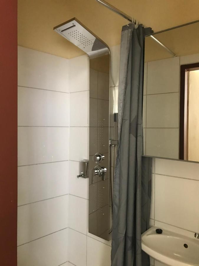 Viktoria Hostel Виена Екстериор снимка